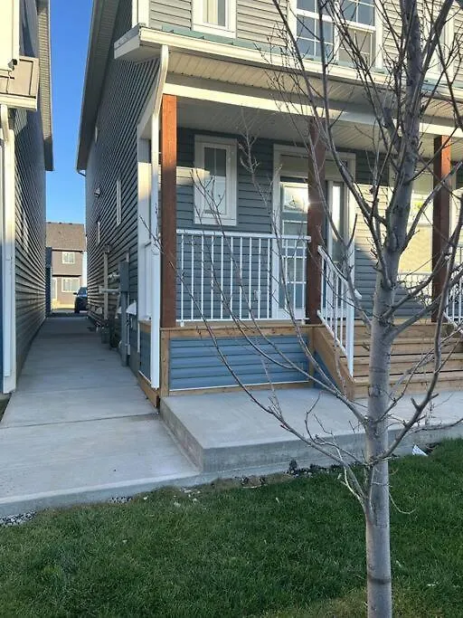 Seton Villas Cozy Four-Bed House Калгари