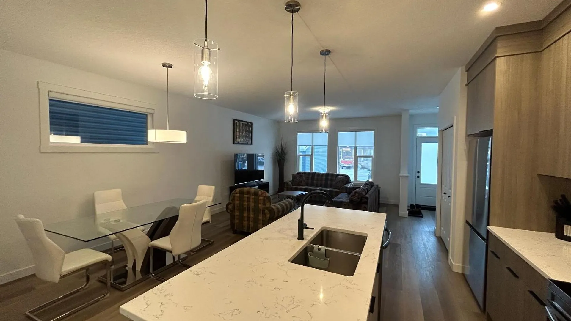Апартаменты Seton Villas Cozy Four-Bed House Калгари